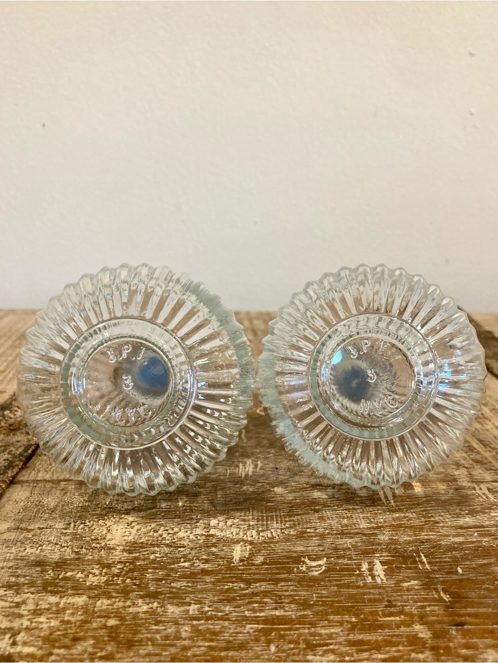 2 Vintage Ribbed Glass Decanters Vanity Bottles with Round Plastic Lids JPI NYC - Picture 6 of 12